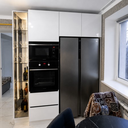 Mobilier de bucătărie A-1 pentru cuptor încorporabil, cuptor cu microunde și frigider Dulap pentru tehnică încorporabilă A-1 cu vitrină și iluminare LED